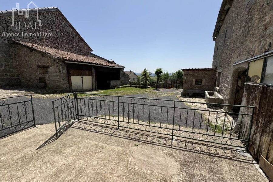 Maison à vendre à Saint-léger-du-malzieu — Vue nature — photo 12
