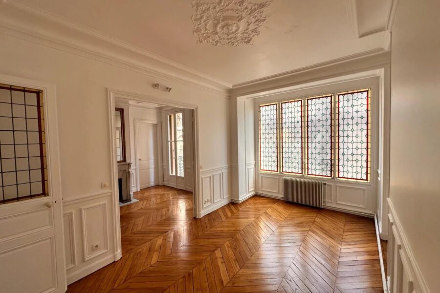 Appartement à vendre à Paris 11ème — Vue sur la ville — photo 2