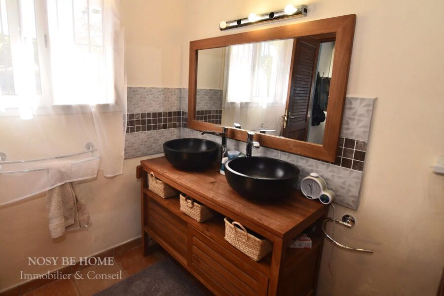 Maison à vendre à Nosy be — Vue mer — photo 19