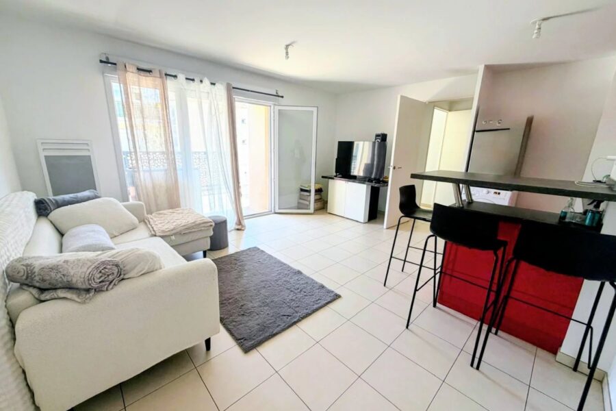 Appartement à vendre à Saint-laurent-du-var — Vue sur la ville — photo 2