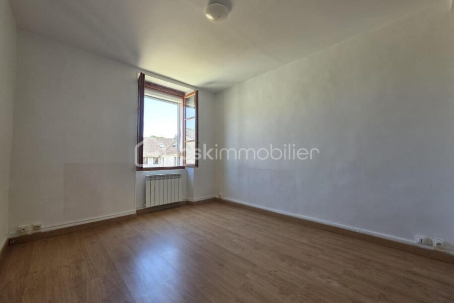 Appartement à vendre à Egreville — Vue monument — photo 7