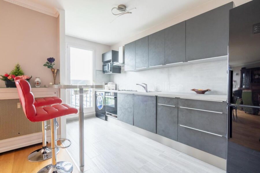 Appartement à vendre à Paris 19e arrondissement — Vue sur la ville — photo 6