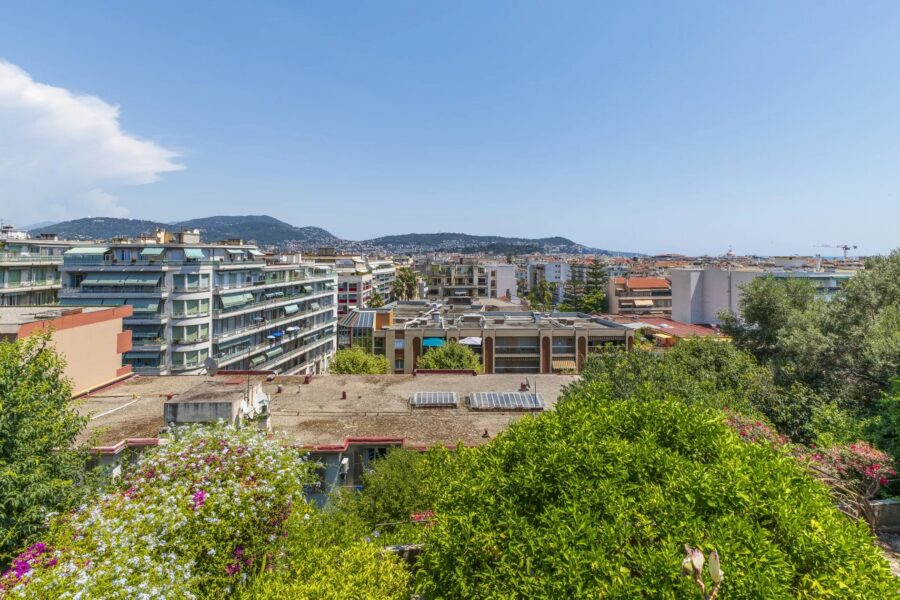 Appartement à louer à Nice — Vue sur la ville — photo 1
