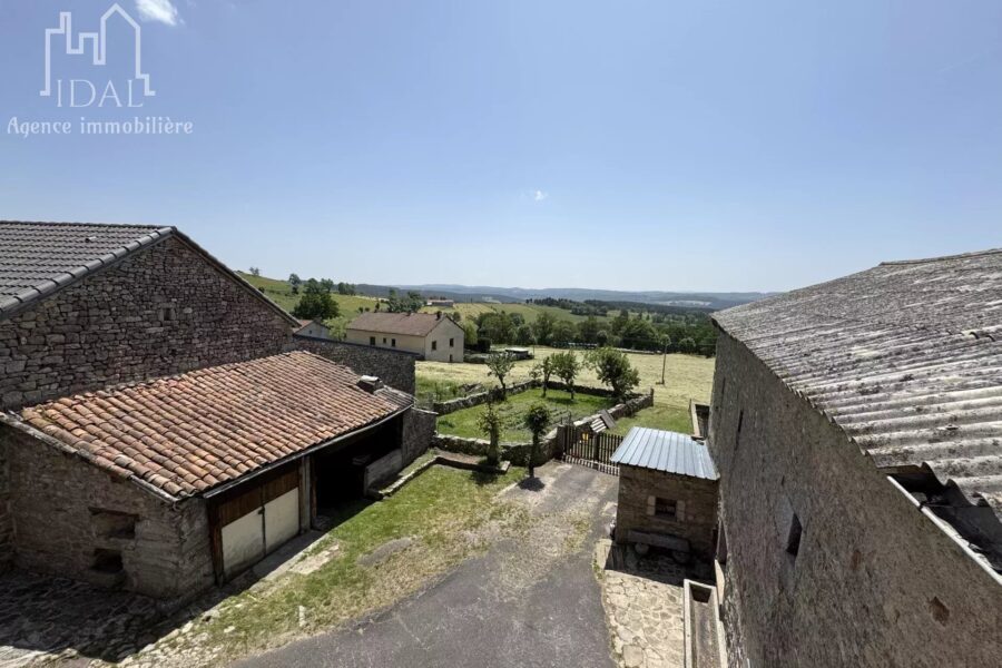 Maison à vendre à Saint-léger-du-malzieu — Vue nature — photo 10