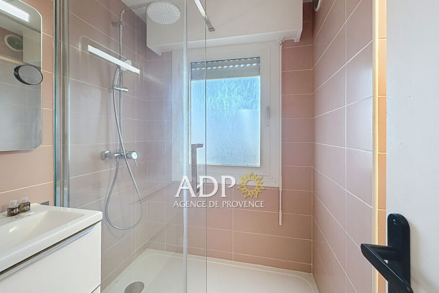 Appartement à louer à Antibes — Vue parc & jardin — photo 6