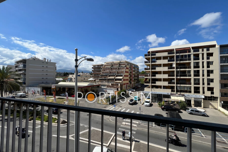 Appartement à vendre à Cagnes-sur-mer — Vue sur la ville — photo 1