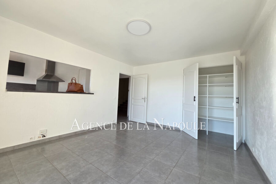 Appartement à vendre à Mandelieu-la-napoule — Vue nature — photo 2