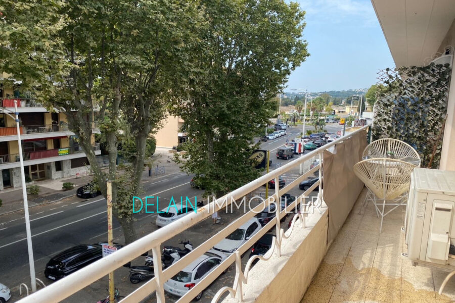 Appartement à vendre à Cagnes-sur-mer — Vue sur la ville — photo 1