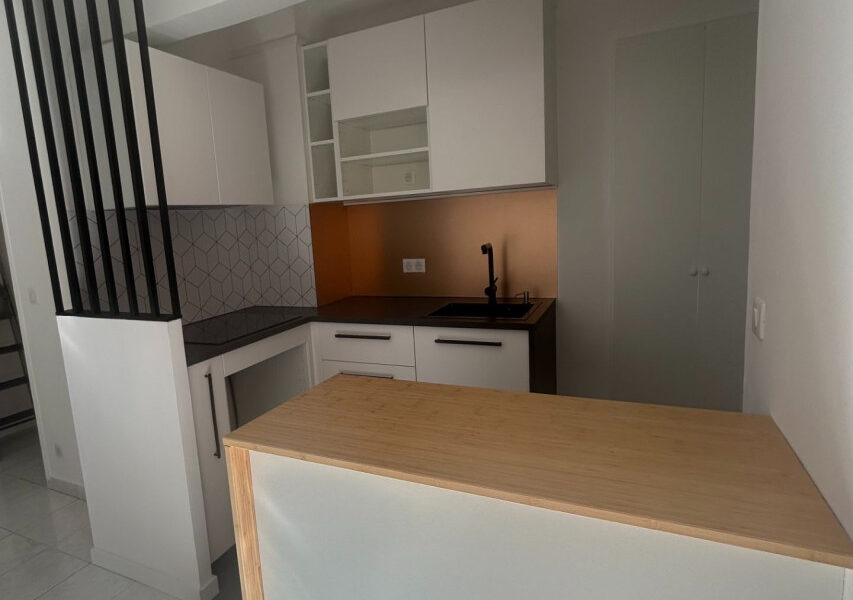 Appartement à louer à Juan-les-pins — Vue sur la ville — photo 2