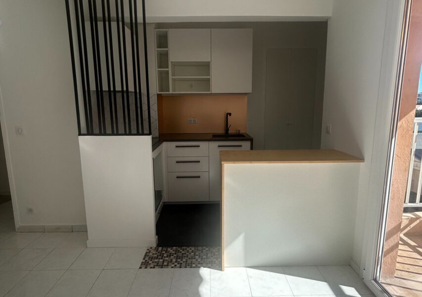 Appartement à louer à Juan-les-pins — Vue sur la ville — photo 3