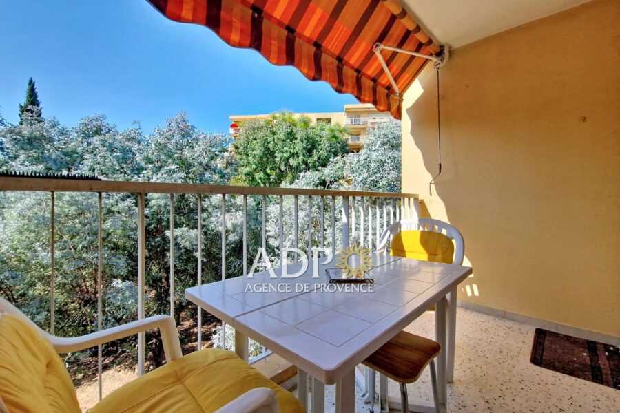 Appartement à vendre à Mandelieu-la-napoule — Vue parc & jardin — photo 1
