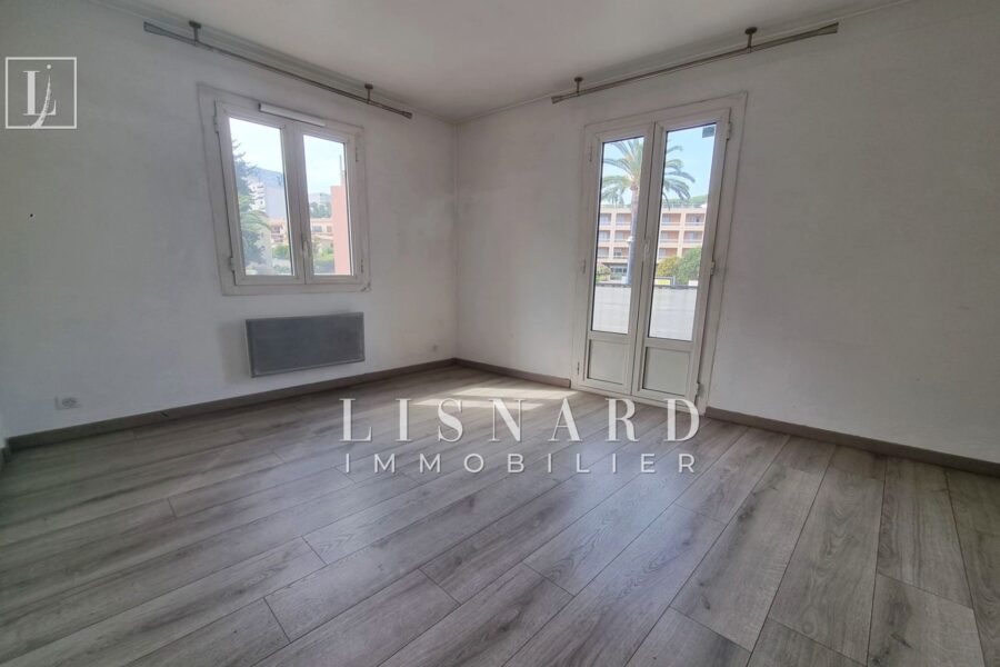 Appartement à vendre à Vallauris — Vue sur la ville — photo 5