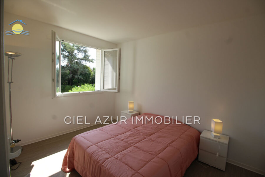 Appartement à louer à Antibes — Vue parc & jardin — photo 7
