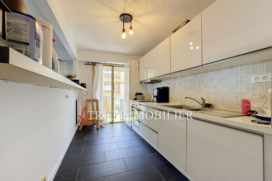 Appartement à vendre à Saint-laurent-du-var — Vue sur la ville — photo 4