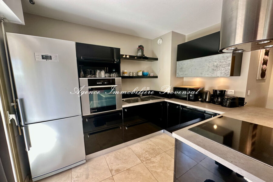 Appartement à vendre à Sainte-maxime — Vue sur la ville — photo 6