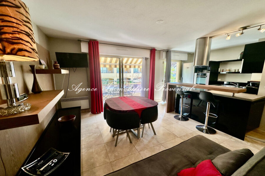 Appartement à vendre à Sainte-maxime — Vue sur la ville — photo 4
