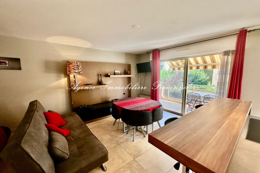 Appartement à vendre à Sainte-maxime — Vue sur la ville — photo 5