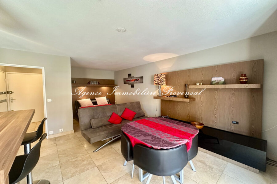 Appartement à vendre à Sainte-maxime — Vue sur la ville — photo 8