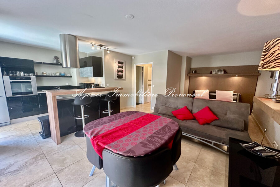 Appartement à vendre à Sainte-maxime — Vue sur la ville — photo 3