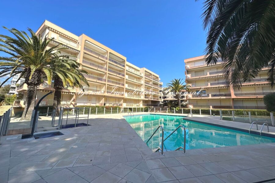 Appartement à vendre à Sainte-maxime — Vue sur la ville — photo 2