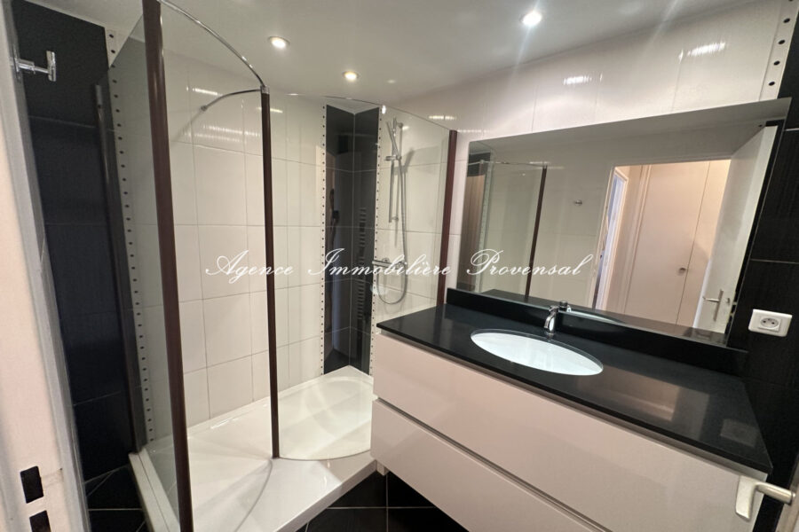 Appartement à vendre à Sainte-maxime — Vue sur la ville — photo 11