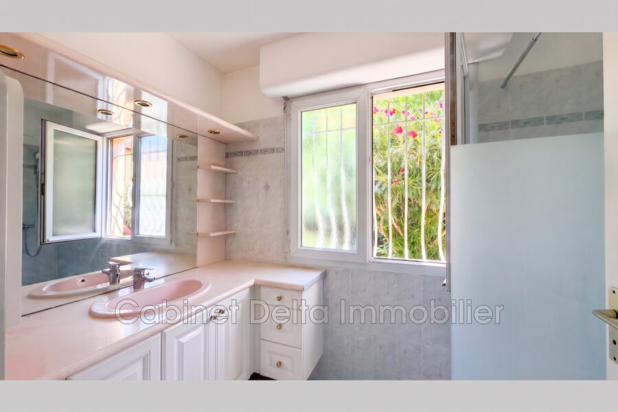 Appartement à vendre à Sanary-sur-mer — Vue parc — photo 7