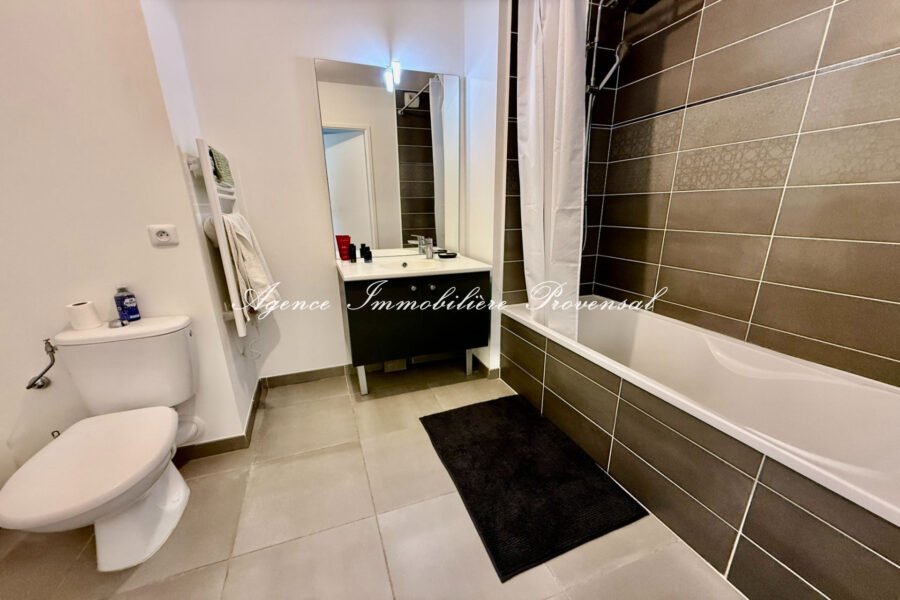 Appartement à vendre à Sainte-maxime — Vue montagne — photo 9