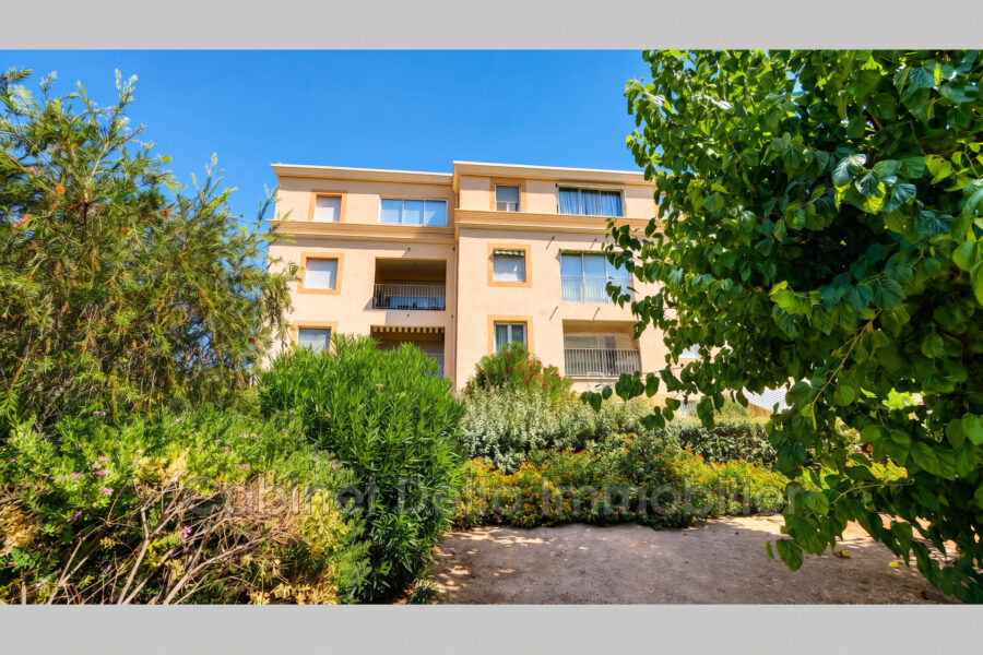 Appartement à vendre à Sanary-sur-mer — Vue parc — photo 2
