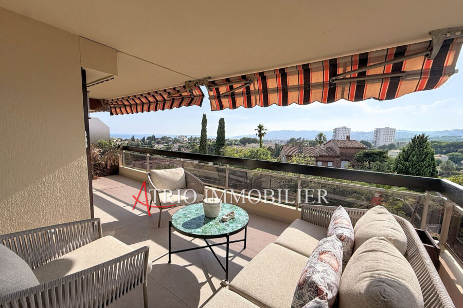 Appartement à vendre à Antibes — Vue mer — photo 1