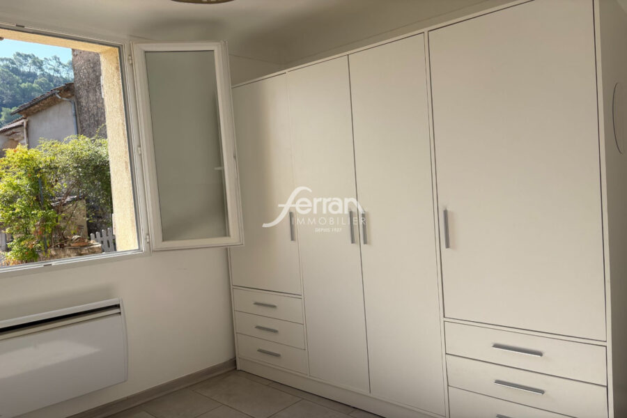 Appartement à louer à Entrecasteaux — Vue nature — photo 8