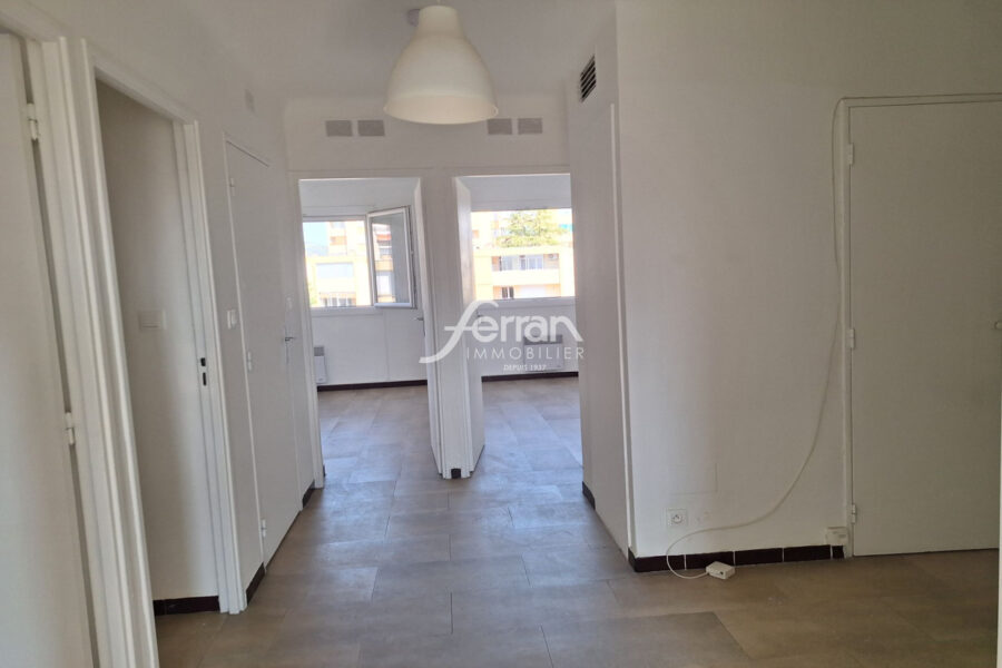 Appartement à louer à Draguignan — Vue sur la ville — photo 7