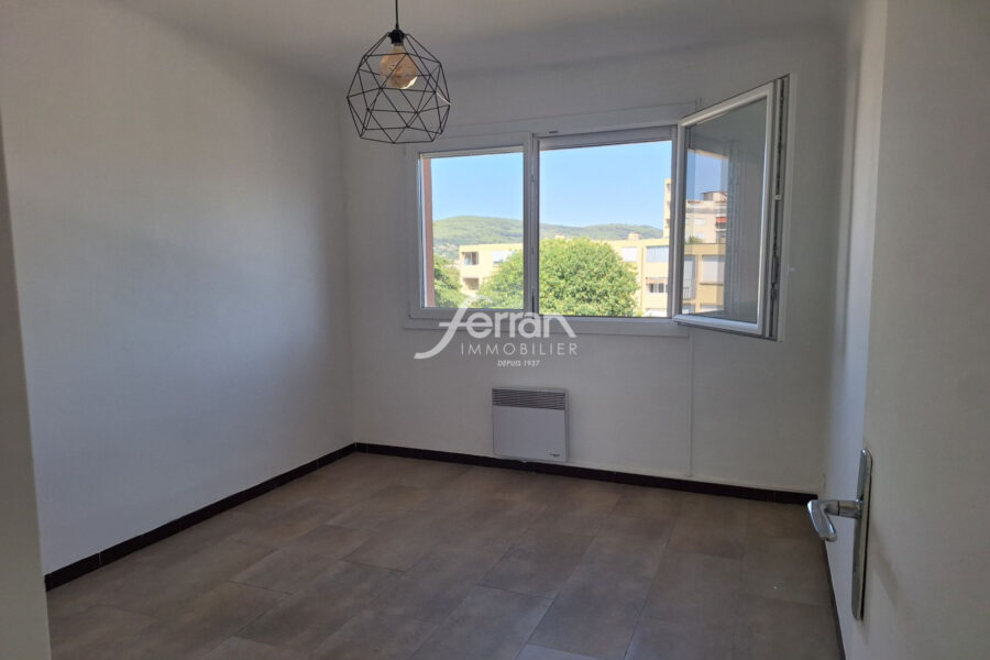 Appartement à louer à Draguignan — Vue sur la ville — photo 9