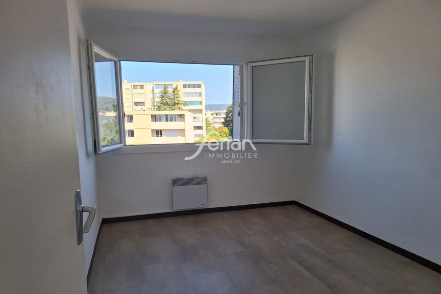 Appartement à louer à Draguignan — Vue sur la ville — photo 10