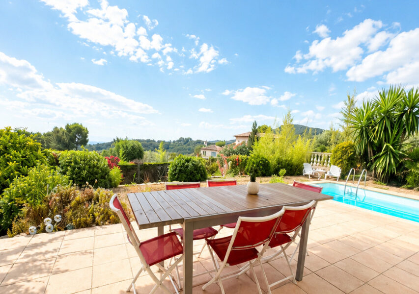 Maison à louer à Antibes — Vue mer — photo 1