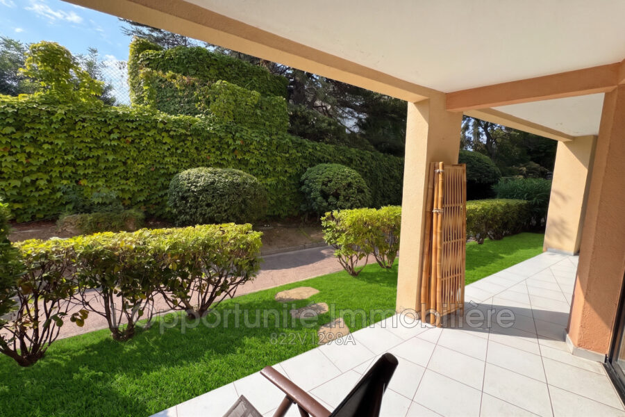 Appartement à vendre à Cannes — Vue parc & jardin — photo 1