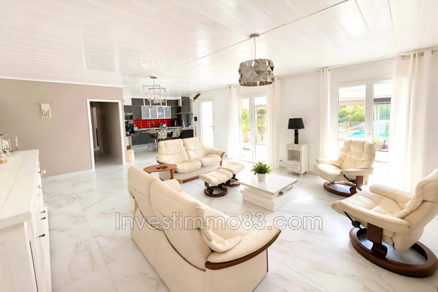 Maison à vendre à Rocbaron — Vue parc & jardin — photo 3