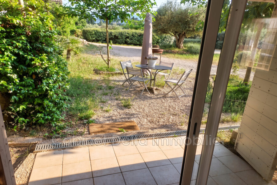 Appartement à louer à Méounes-lès-montrieux — Vue parc & jardin — photo 1