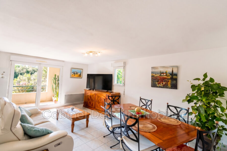 Appartement à louer à Six-fours-les-plages — Vue sur la ville — photo 4