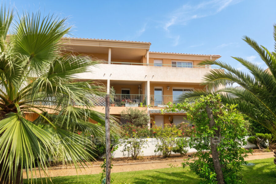 Appartement à louer à Six-fours-les-plages — Vue sur la ville — photo 2