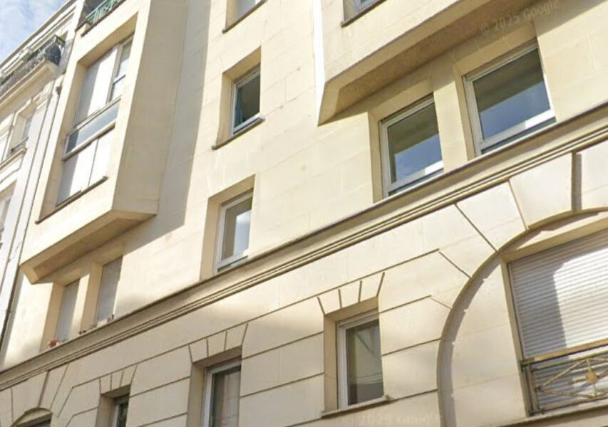 Appartement à vendre à Paris — Vue sur la ville — photo 2