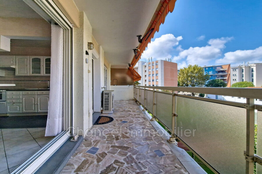 Appartement à vendre à Juan-les-Pins — Vue sur la ville — photo 1