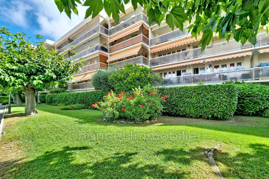 Appartement à vendre à Juan-les-Pins — Vue sur la ville — photo 2