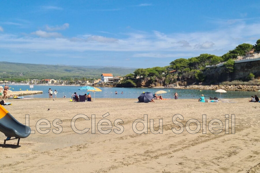 Maison à louer à Saint-Cyr-sur-Mer — Vue mer — photo 4