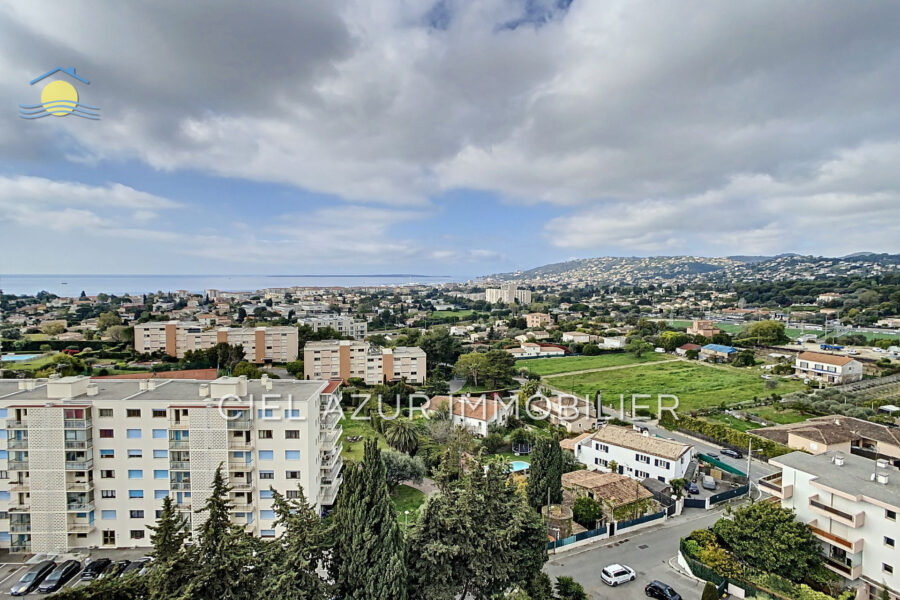 Appartement à vendre à Antibes — Vue mer — photo 1
