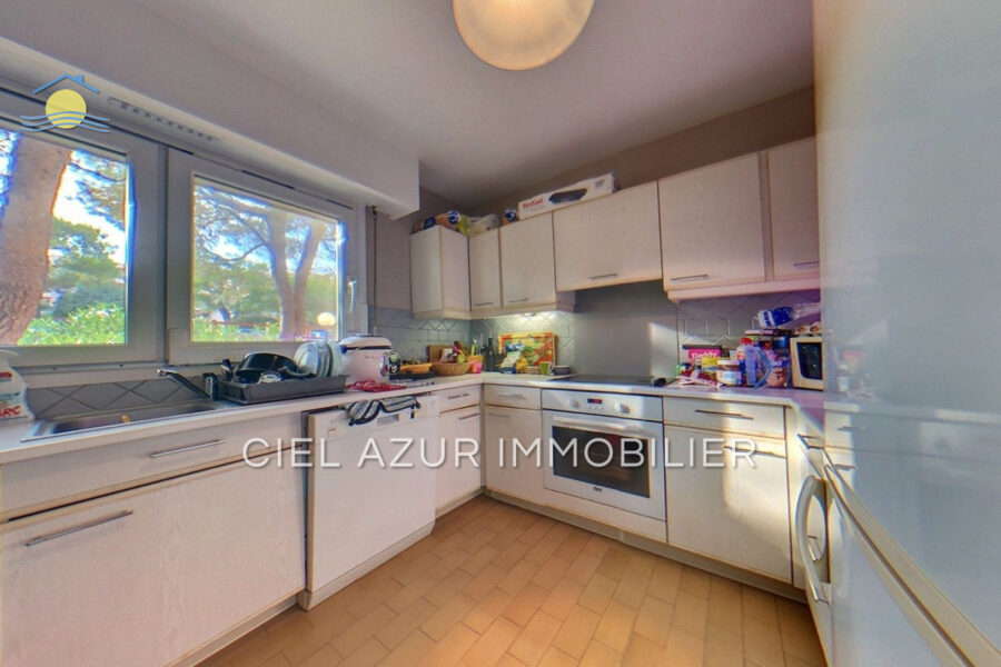 Appartement à vendre à Antibes — Vue parc & jardin — photo 2