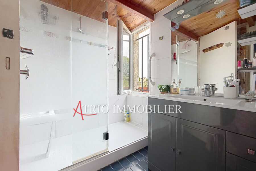 Maison à vendre à Saint-Laurent-du-Var — Vue mer — photo 9