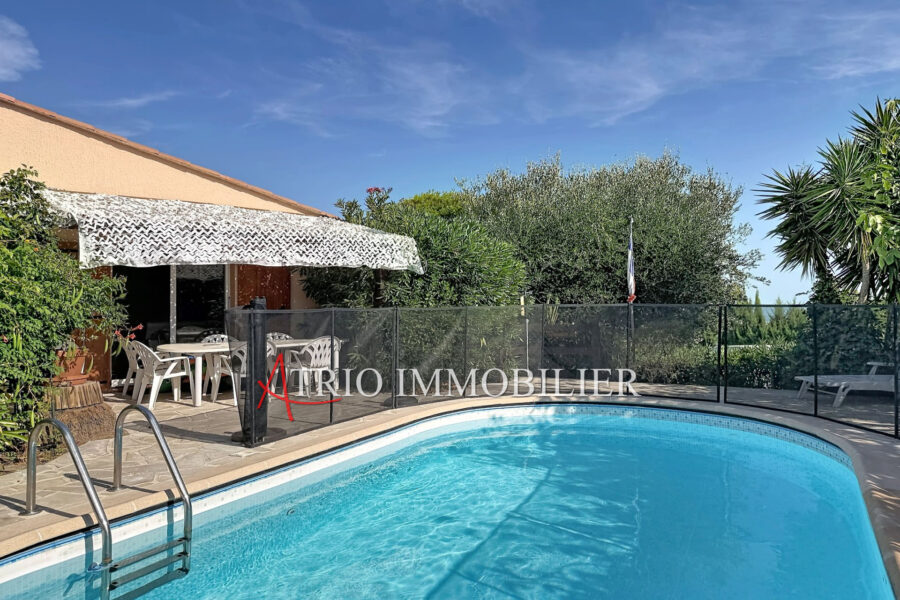 Maison à vendre à Saint-Laurent-du-Var — Vue mer — photo 10