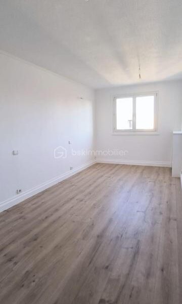 Appartement à vendre à Neuilly sur marne — Vue sur la ville — photo 8