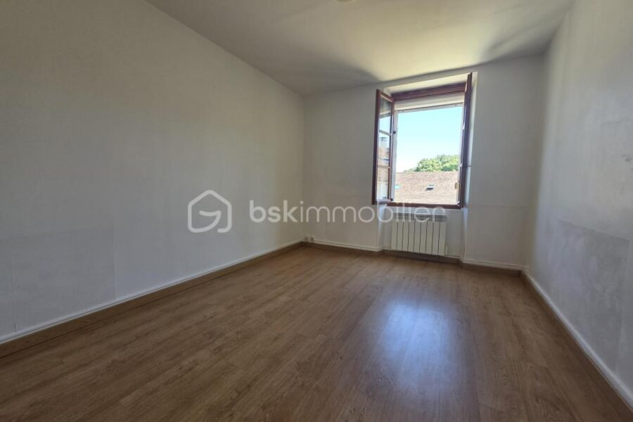 Appartement à vendre à Egreville — Vue monument — photo 8