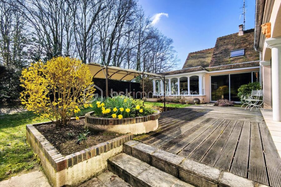 Maison à vendre à Jouars pontchartrain — Vue parc & jardin — photo 1